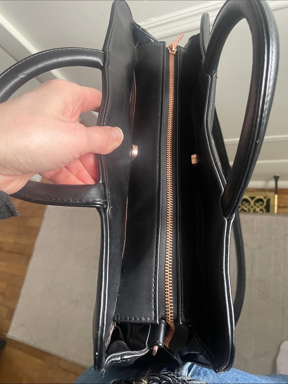 Matt & Nat smooth vegan leather Satchel bag - Picture 5 of 16